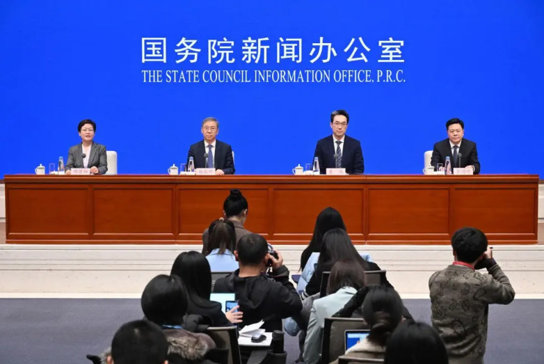 國家發(fā)改委：“沙戈荒”新能源基地加快建設(shè)，截至11月底，西北五省風(fēng)光裝機(jī)達(dá)到280GW左右