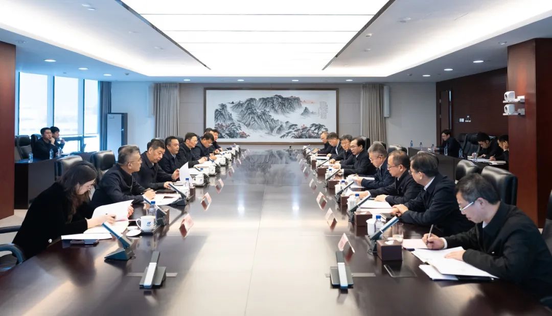 華電集團董事長江毅、總經(jīng)理葉向東與哈電集團董事長曹志安、總經(jīng)理黃偉舉行會談
