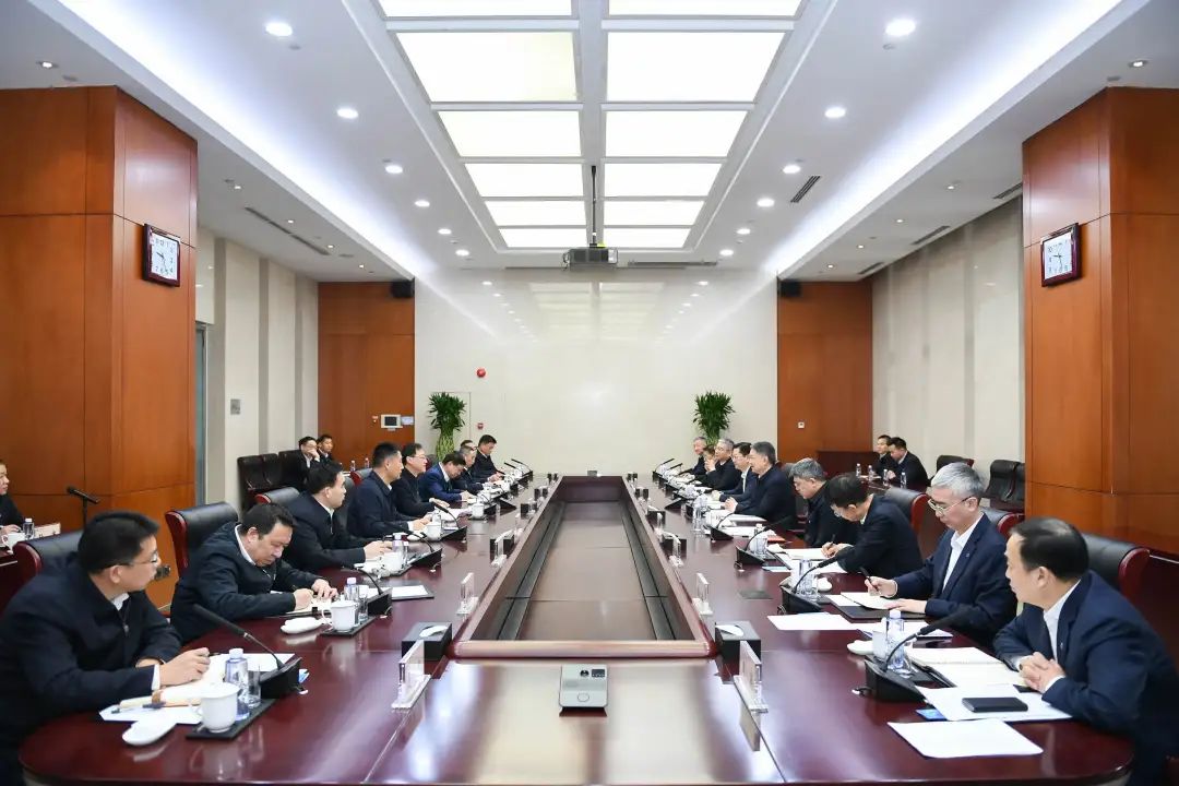華能集團董事長、黨組書記溫樞剛會見中國安能董事長陳奕輝、總經理周慶豐