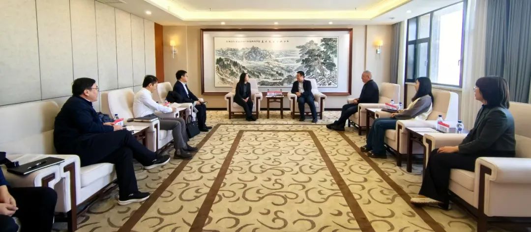 中國(guó)農(nóng)業(yè)銀行吉林省分行黨委委員、副行長(zhǎng)兼長(zhǎng)春分行黨委書(shū)記、行長(zhǎng)曹紅一行拜訪(fǎng)華電吉林公司